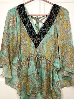 D.i.a. Inspired flowy black lace tie back paisley top 💚